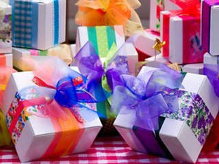 regifting_presents_gifts_20120509203759_640_480-10195