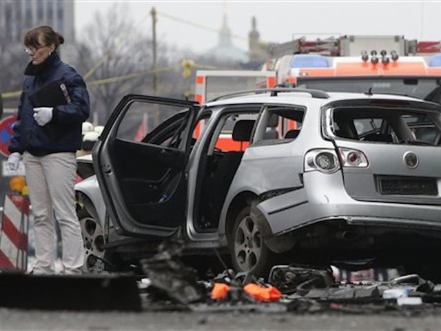 Police suspect bomb caused explosion in Berlin