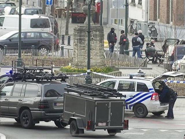 3 Belgian police injured during anti-terror raid