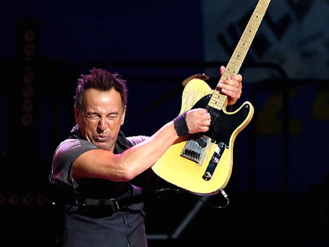 Bruce Springsteen signs tardy slip for young fan