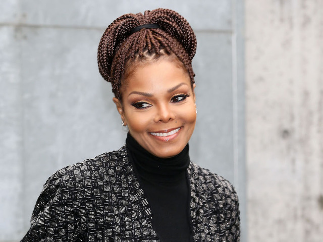 Janet Jackson delays tour, under orders to rest