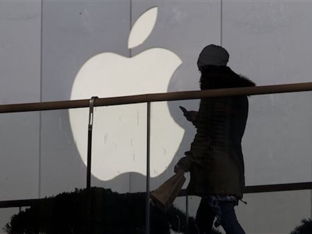 Apple's revenue falls for first time since 2003