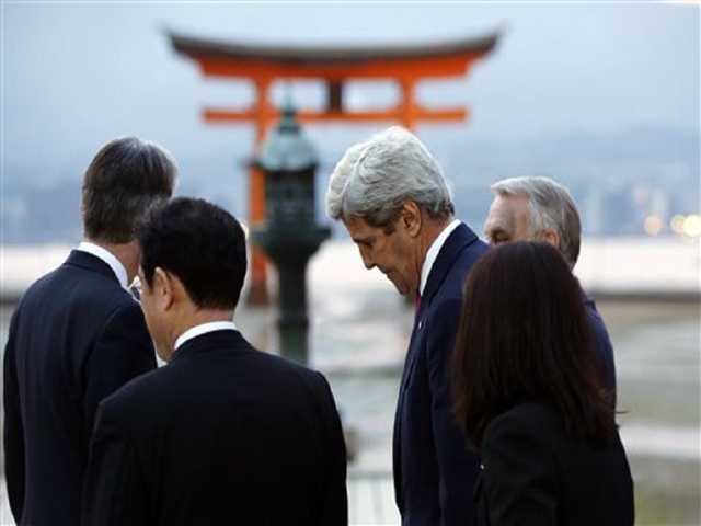 Kerry visits Hiroshima memorial 7 decades later