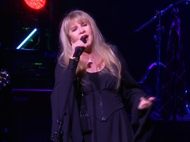 Stevie Nicks surprises 'School of Rock' crowd