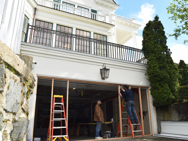 Drunk driver hits Alaska Governor's Mansion