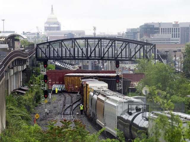 CSX train derails in Washington, DC
