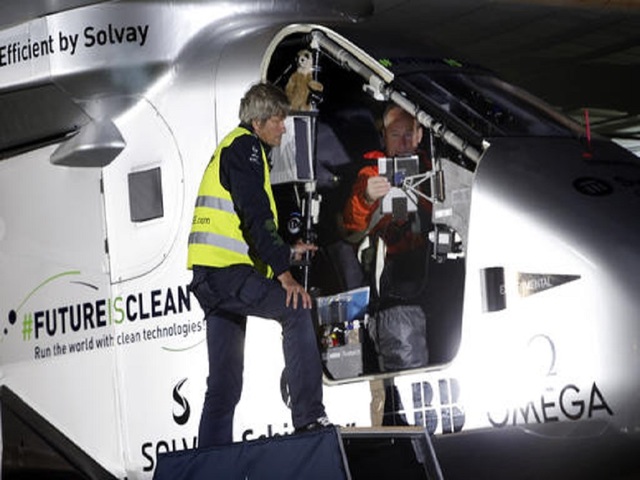 Solar plane on global trip arrives in Arizona