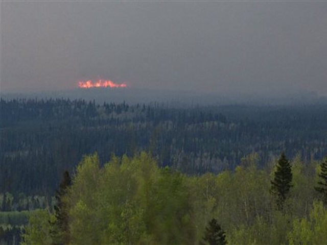 Canadian convoy hoping to flee wildfire zone