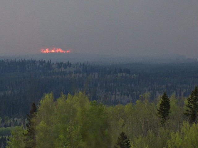Alberta premier to tour fire-ravaged area
