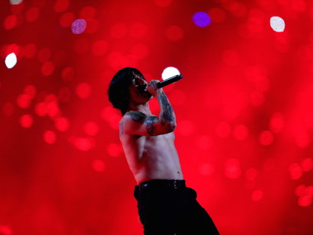 Red Hot Chili Peppers singer rushed to hospital