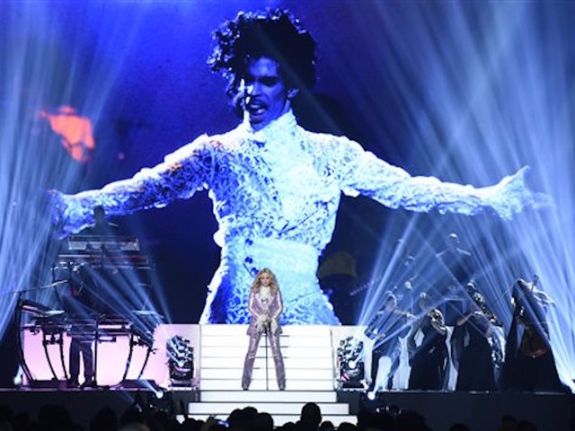 Madonna honors Prince at Billboard Awards