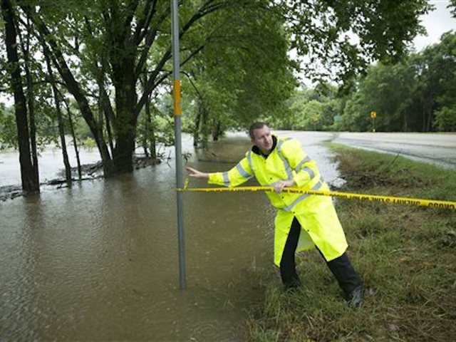 At least 1 dead, 3 missing in Texas flooding