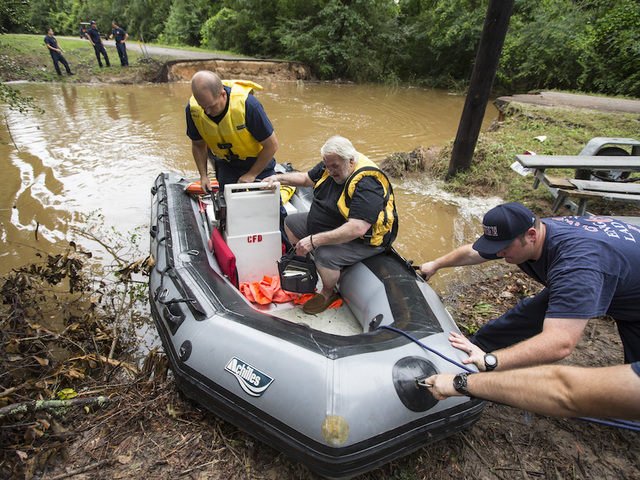 5 dead, 2 missing after floods in Texas, Kansas