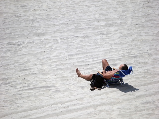 Shark sightings close 2 Calif. beaches