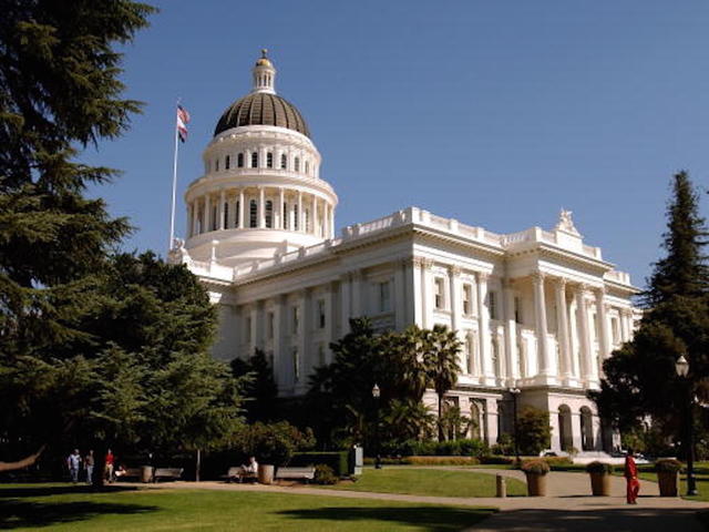 10 hurt when white nationalists, protesters clash in California