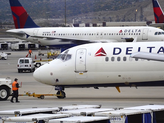 Delta flight mistakenly lands at Air Force base