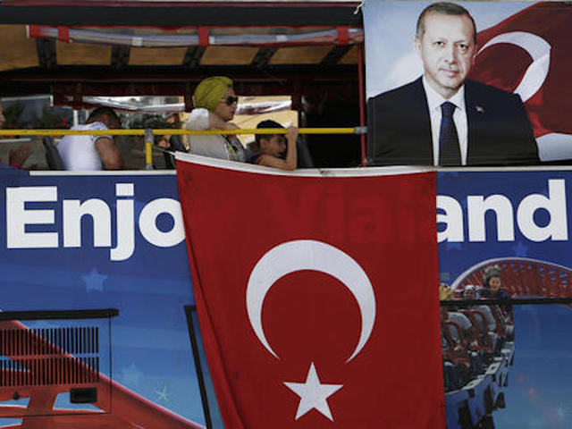 Turkey issues warrant for US-based cleric