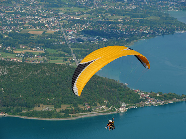 Paraglider dies after crashing into roof of Utah church