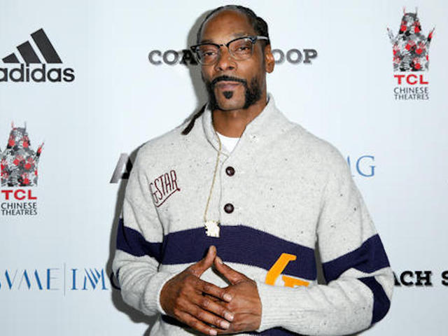 Snoop Dogg dons Chargers jersey at San Diego performance