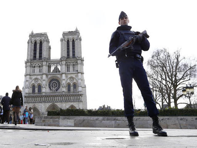 Car with 7 gas canisters found near Notre Dame cathedral