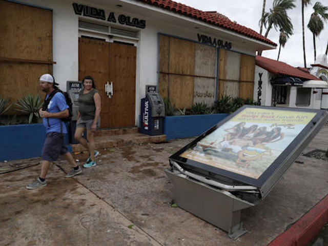 Newton on path toward Mexico's border with Arizona