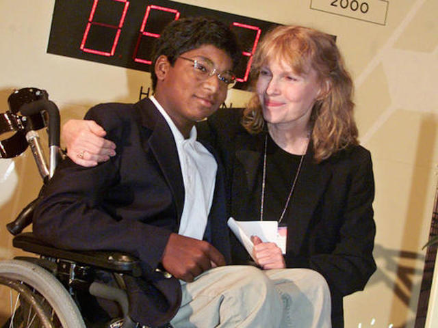 Mia Farrow's son committed suicide, medical examiner says