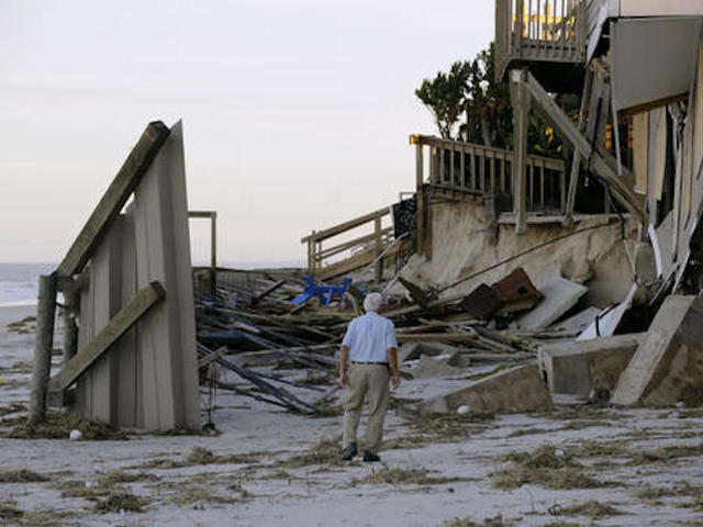 Hurricane Matthew floods SE, US death toll exceeds dozen