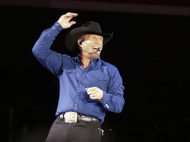 CMA Awards: Garth Brooks wins top honor, Beyonce performs