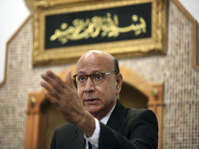 Father whose Muslim son died in Iraq berates Trump from mosque