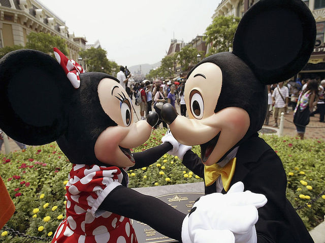 Disneyland reaches labor deal with theme park workers
