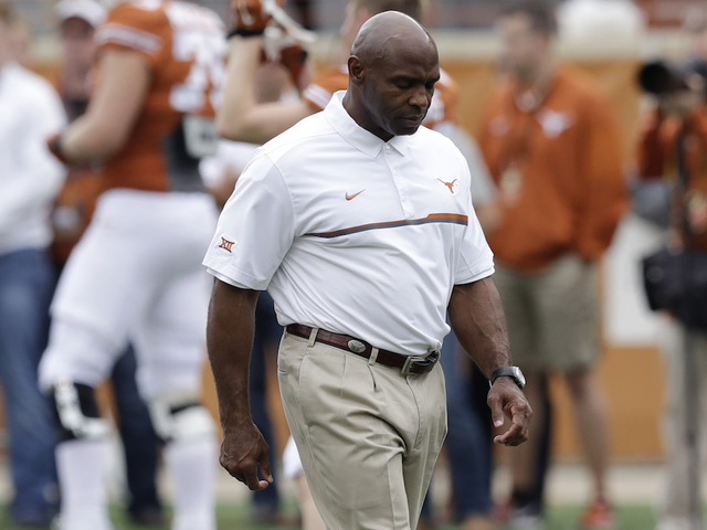 Texas fires coach Charlie Strong, will hire Houston's Tom Herman