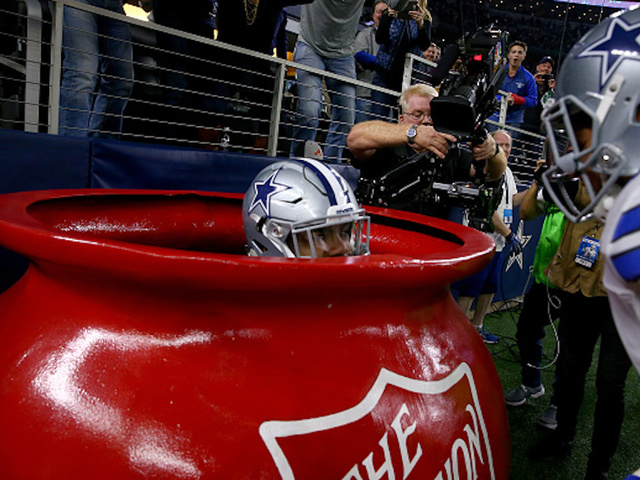 Despite being penalized, Cowboys RB celebration nets donations for Salvation Army