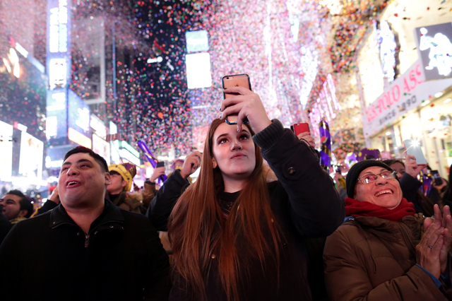 New Year's Eve: Ringing in 2017 around the world