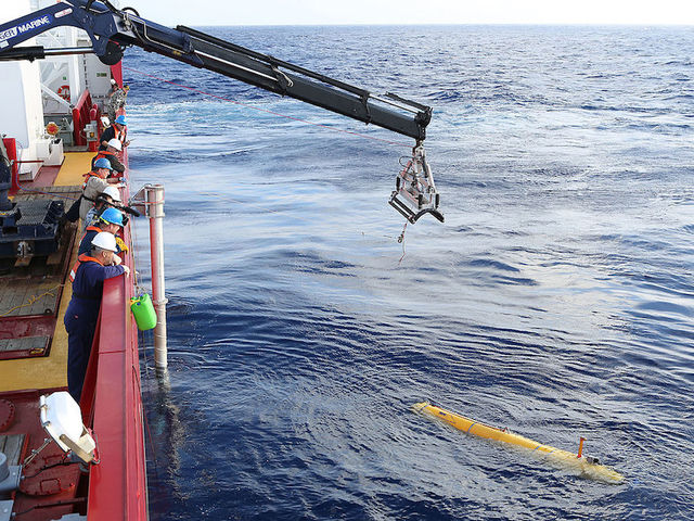 MH370: Underwater search for missing plane suspended