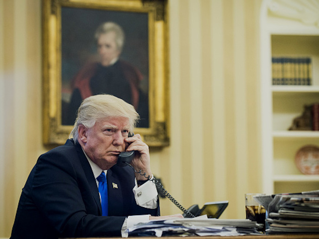Trump continues to question refugee deal after heated call with Australian PM