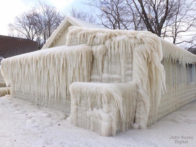 Yes, this is a real house completely encased in ice
