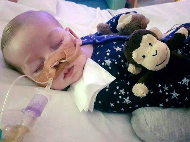 Charlie Gard: Pope, Trump among those offering help for sick baby