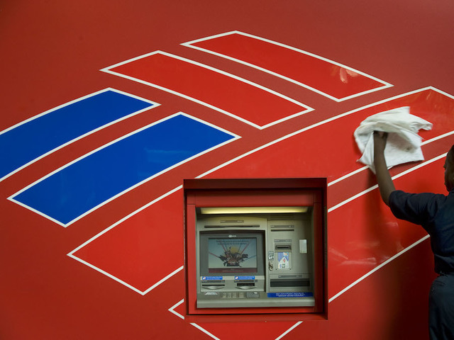 'These weasels.' Bank of America gets ripped online for killing free accounts