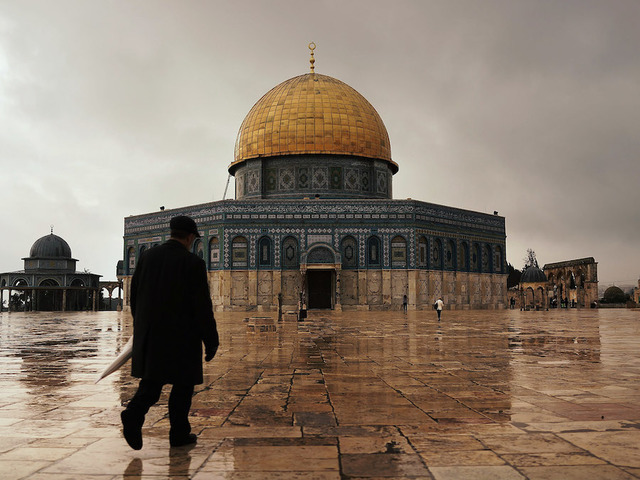 Islamic leaders boycott Jerusalem site over metal detectors