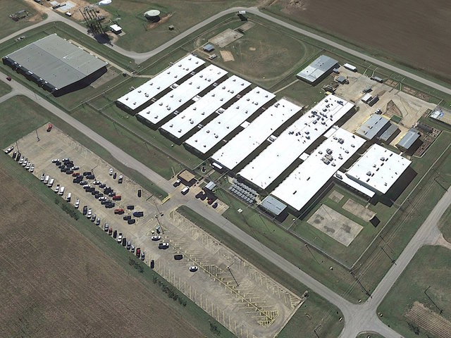 Texas inmates relocated from hot prison to temporary facilities