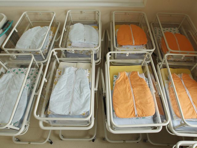 Oregon woman sues hospital after accidentally suffocating her newborn