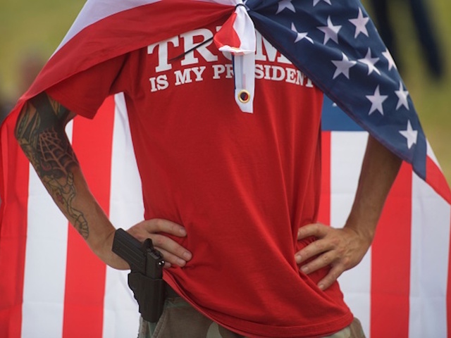 Man with holstered pistol, Trump cap and American flag showed up to the Santa Fe shooting scene