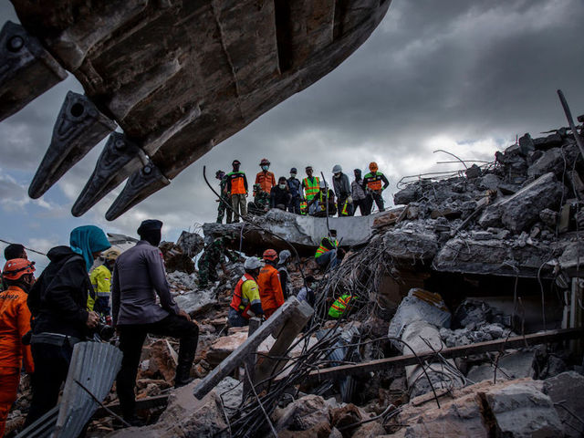 Indonesia earthquake death toll rises to more than 345